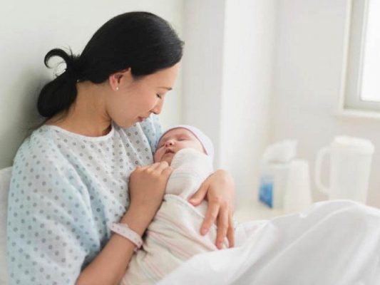 Dịch vụ chăm sóc sau sinh tại nhà – sao mẹ không thử?
