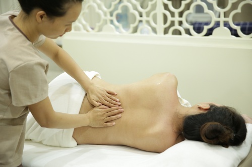 Massage bầu loại bỏ đau nhức, mệt mỏi