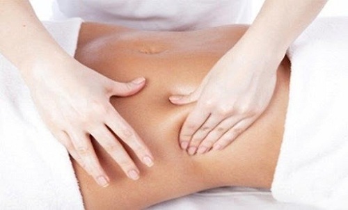 Massage giảm mỡ bụng bằng tay không