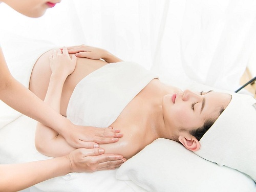 Quy trình massage bầu tại spa uy tín