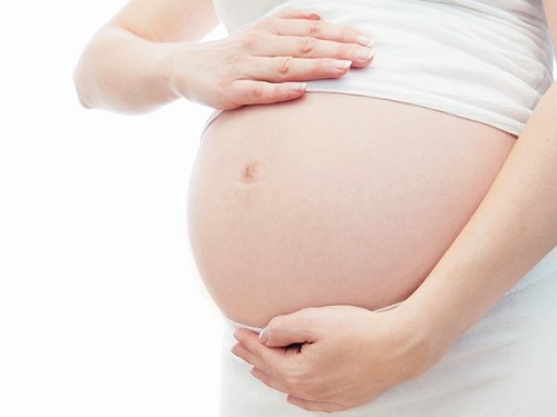 Bà bầu bị sốt ảnh hưởng trực tiếp tới sức khỏe của thai nhi trong bụng