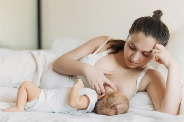 Chăm sóc mẹ sau sinh đúng cách: Làm thế nào khi bị tắc tia sữa