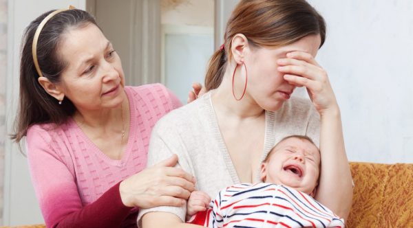 Chăm sóc mẹ sau sinh đúng cách: Làm thế nào khi bị tắc tia sữa