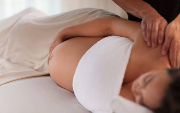 Hướng dẫn các bước massage bầu đúng cách tại nhà