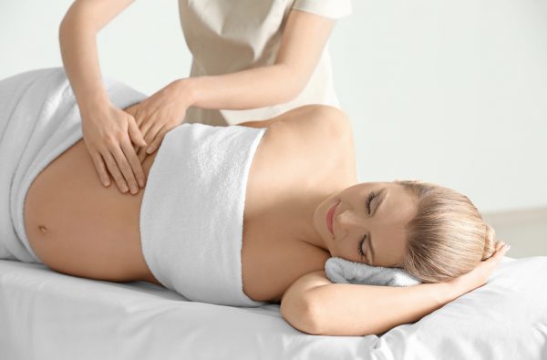 Có nên massage bụng bầu không?