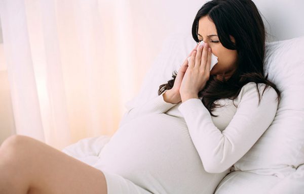 Viêm mũi dị ứng khi mang thai phải làm thế nào?