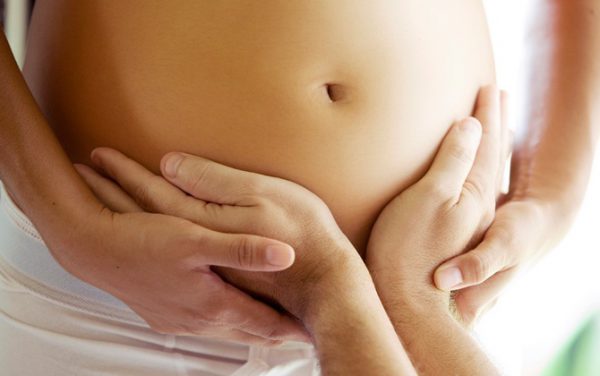 Xoa bụng bầu có ảnh hưởng gì không?