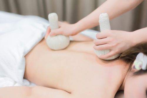 Cách massage bụng đẩy sản dịch