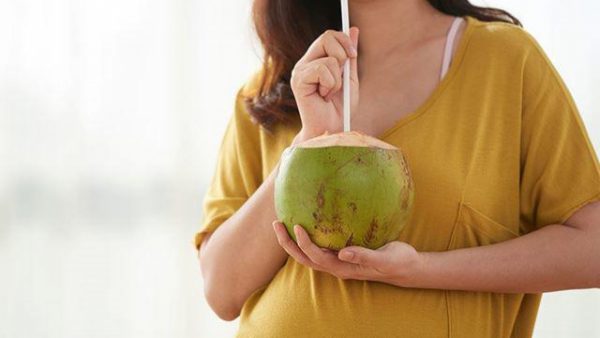 Thai 12 tuần uống nước dừa được không?