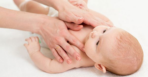 Cách massage bụng cho trẻ sơ sinh
