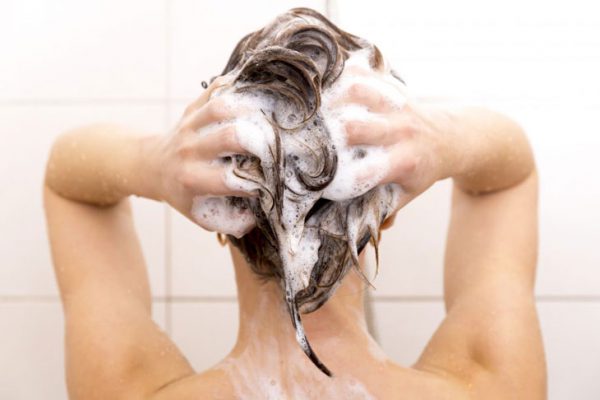 Nguyên nhân rụng tóc sau sinh và cách khắc phục hiệu quả