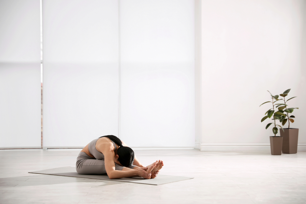 3 tư thế Yoga giảm mỡ bụng đơn giản cho người mới bắt đầu