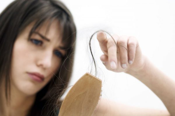 Nguyên nhân gây rụng tóc sau sinh và cách khắc phục