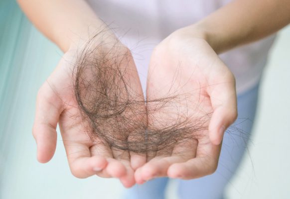Nguyên nhân gây rụng tóc sau sinh và cách khắc phục