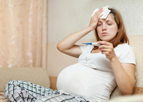 Bà bầu nên làm gì nếu bị sốt khi mang thai 3 tháng cuối?